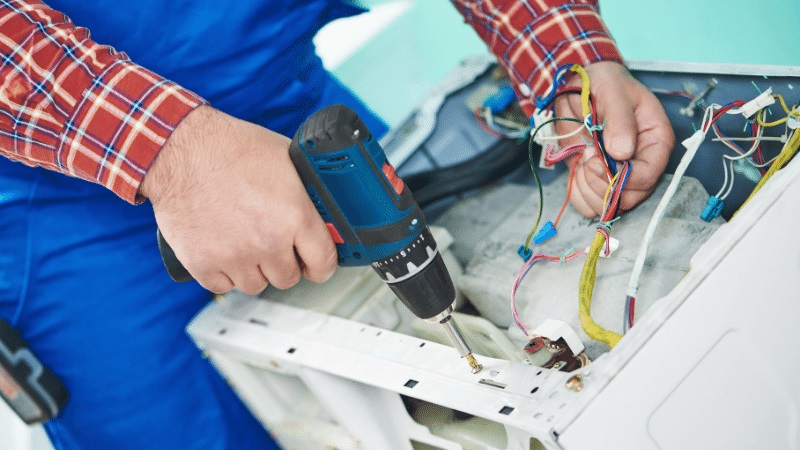 Beşiktaş Electrolux Electrolux çamaşır makinesi kart tamiri – Su almama arızası orijinal parça ile giderildi. - Teknik servis örneği